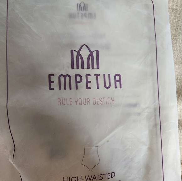 Xl/XXL Empetua shapewear - Picture 3 of 4